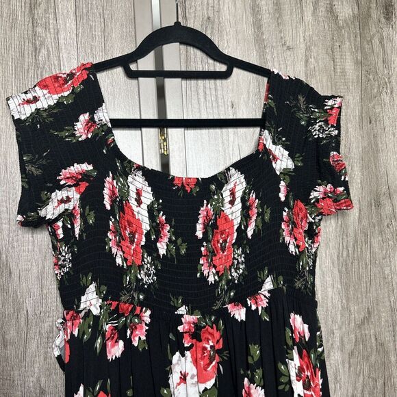 Torrid Maxi Dress High Low Hem Black with Red White Floral Print Smocked Size 2X - Picture 8 of 9